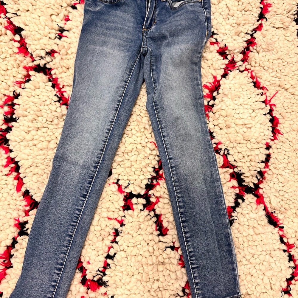 Worn once these size 7 joes jeans are super cute.